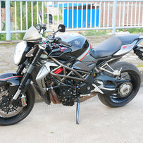 秒出12年阿古斯塔最顶级双RR版本街车MV-Brutale1090RR版