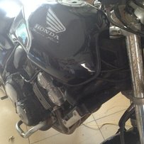 代友出售CB400一台