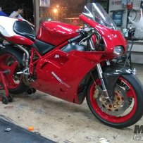 出DUCATI爆力车一部。。。748