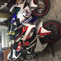 出三台本田车CBR