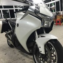 出售:10年本田vFR1200F，手自一体，高配带ABs，带牌带证，原版原漆