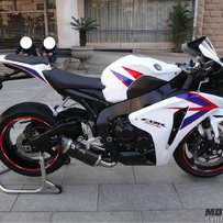 广西玉林出售（靓货. 鹦鹉头) 08款HONDA本田CBR1000RR.跑车 价格：38500