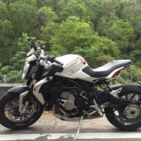 代友出售全新一手MV800白色