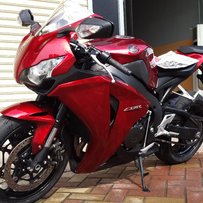 珠海52000元出售纯水08年CBR1000《接受换10年后的Z1000》