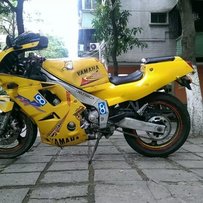 出精神雅马哈FZR250