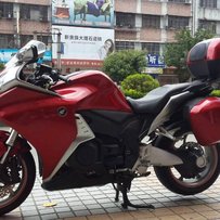 求秒，集体换车！出10年原版原漆高配VFR1200。百年纪念版威路德。09年原版原漆848