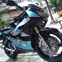 出精神川崎ZXR400公路赛