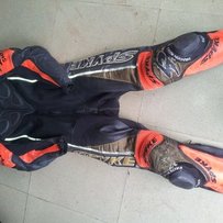 连体皮衣，分体皮衣