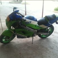 有台ZXR250。。自刀500元