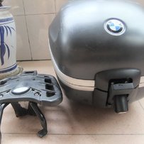 原装宝马尾箱一个