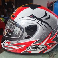 599出一顶9.9成新的头盔。