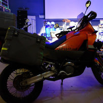 代友发帖：深圳出KTM990ADV，79800元