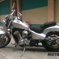 出两台JOG3 一台铁马 一台猫眼