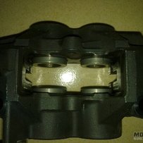 出07年R6原厂前刹车卡钳，手泵，刹车钢喉一套