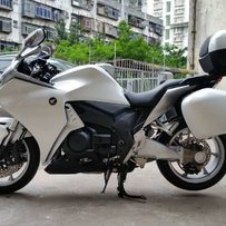 深圳代友出售 VFR1200 11年vfr1200FA高配带B带三箱