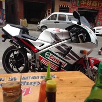 东莞万江代友出售无敌精神的CBR22期，RVF35，倒叉总车和一些杂件