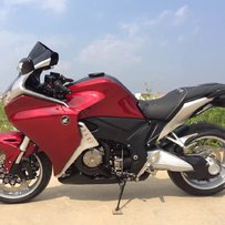 广州番禺代友出10年本田VFR1200