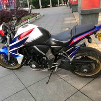 打包出售08年变异大黄蜂和12年雅马哈R6