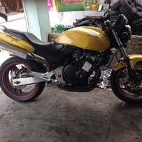 珠海代友出售小黄蜂99年一台。