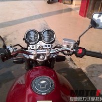 广西藤县代友出售94CB400一辆，车况正常，价钱12000元。