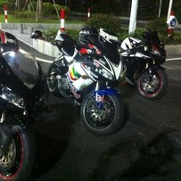 代友出。04 CBR1000