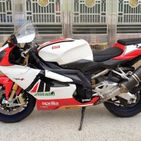 07年阿普利亚RSV1000R和06年R1