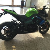 广西梧州岑溪市售极品靓货2011款川崎绿z1000街车