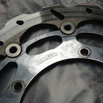 出售R1名厂改装刹车碟一对.轮胎一条