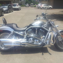 代友发贴转让两台哈雷。威路德。XL883