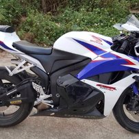 40800出售CBR600.09年车。碣石一手车。可以买卖可以置换。大刀小刀都来。喜欢都也来.