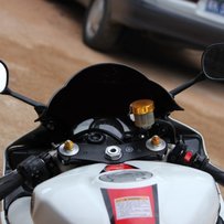 广东茂名水东代友出售07雅马哈R1，经典红白花，带吉村排气。