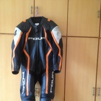 广西南宁1500元出售阿伦奈斯代工52码联体皮衣