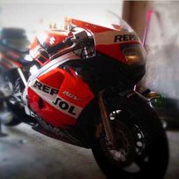 出2冲RGV21和XJR400