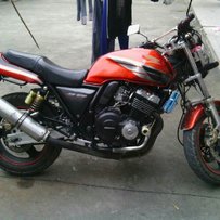 本人九八年cb400一台
