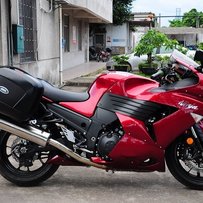 （已出售）高州代友7万人仔出美版11年六眼魔神（zx14)，带专用GIVI边箱及支架