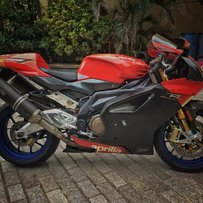 出 阿普利亚 RSV1000 顶配