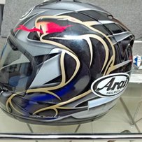 代友出ARAI,RR4中码头盔一个,2200求秒