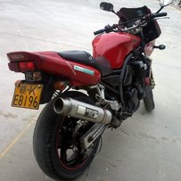 出一台YAMAHA FZ400