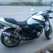 番禺代友出售01年白色CB400，