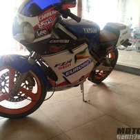 YAMAHA的  FZR250小方架