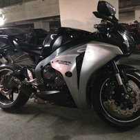 新靓正；CBR1000