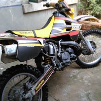 出三台两冲越野