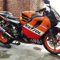 出售一台精神04年F4i 600c