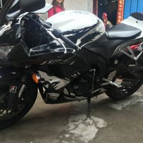 代朋友出本田07年CBR600