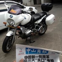 代友出一部00年的”别摸我”1100R三箱车