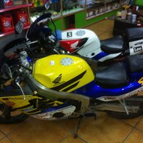 转让250CCCBR19，白色正常，黄色发动机很响，，转让