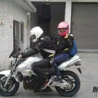 便出两台铃木 K8 750  GSR400