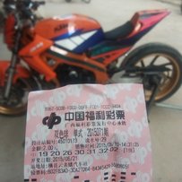 广场出一部本田400改装车