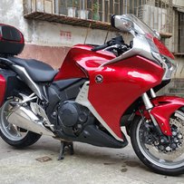 深圳代友出售本田VFR1200 杜卡迪MTS1200S 两部原漆