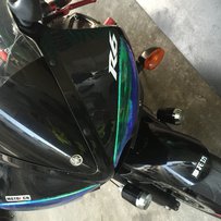 出04r6，车子前后轮都刚换的，机油也是刚换不久，放手不跑偏，车子很好，